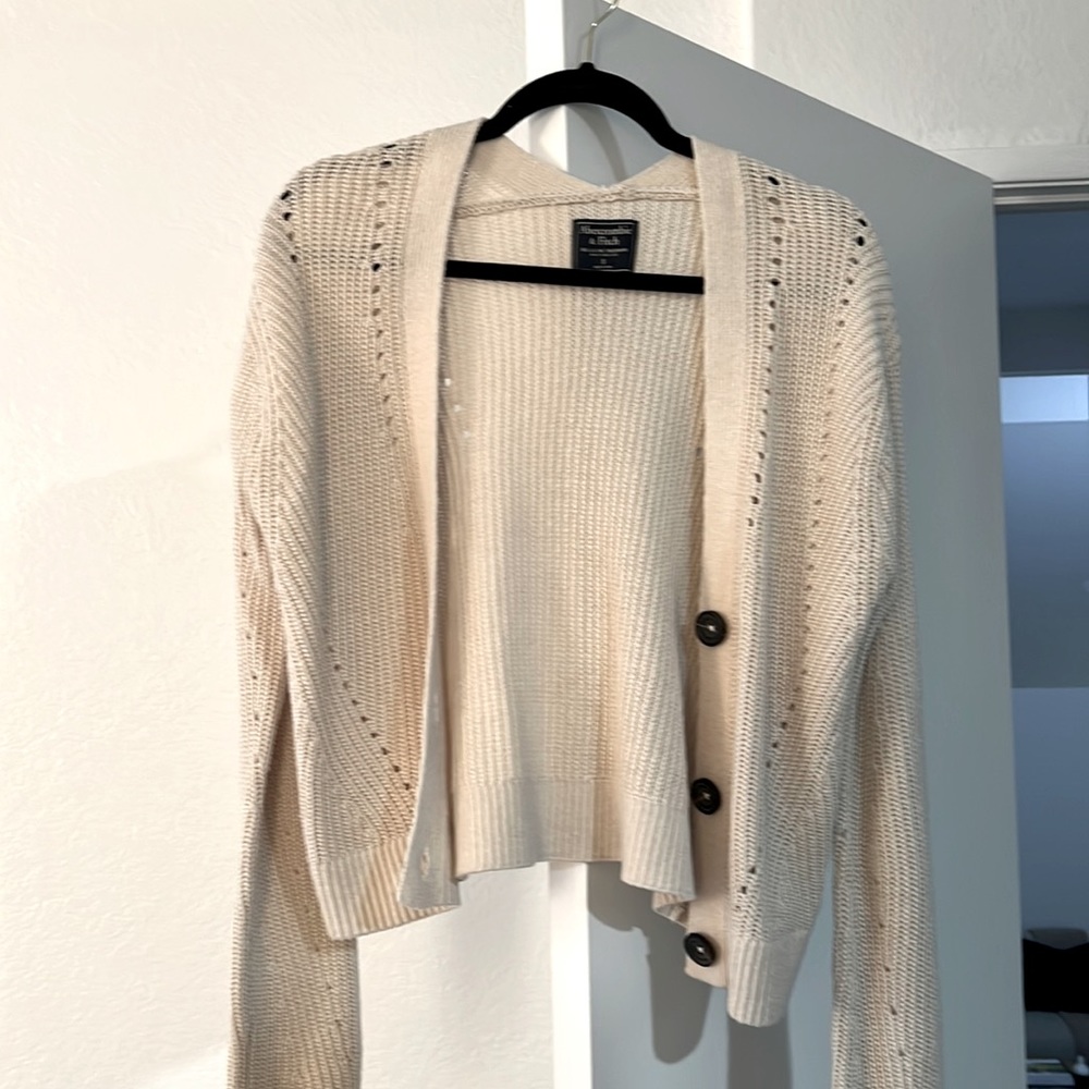 Super soft cropped beige cardigan Abercrombie and fitch